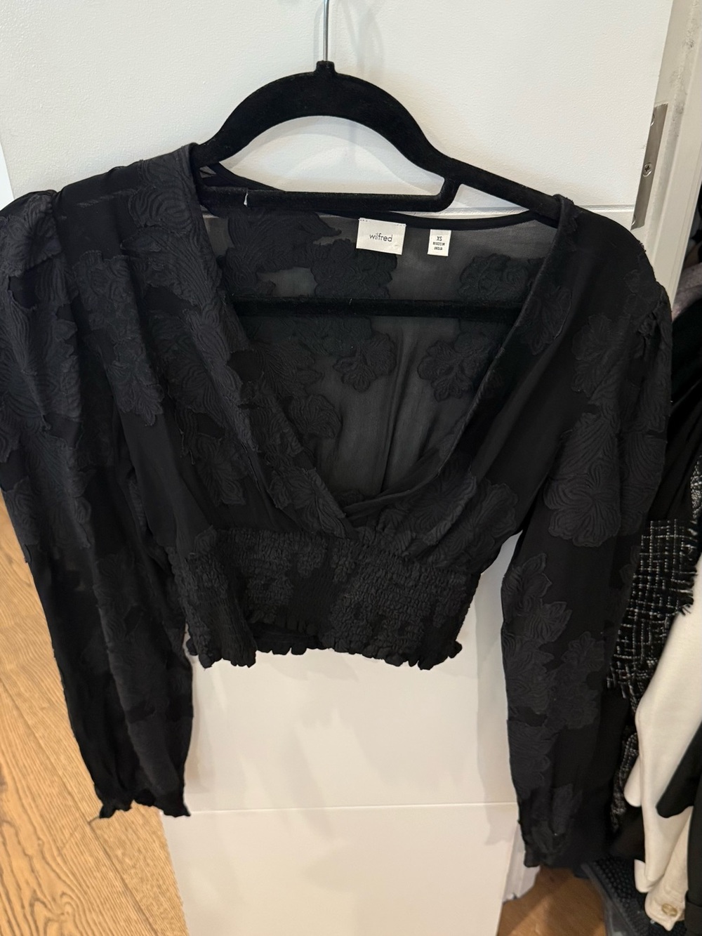 Aritzia Wilfred Black Floral Textured V-Neck Long Sleeve Crop Top